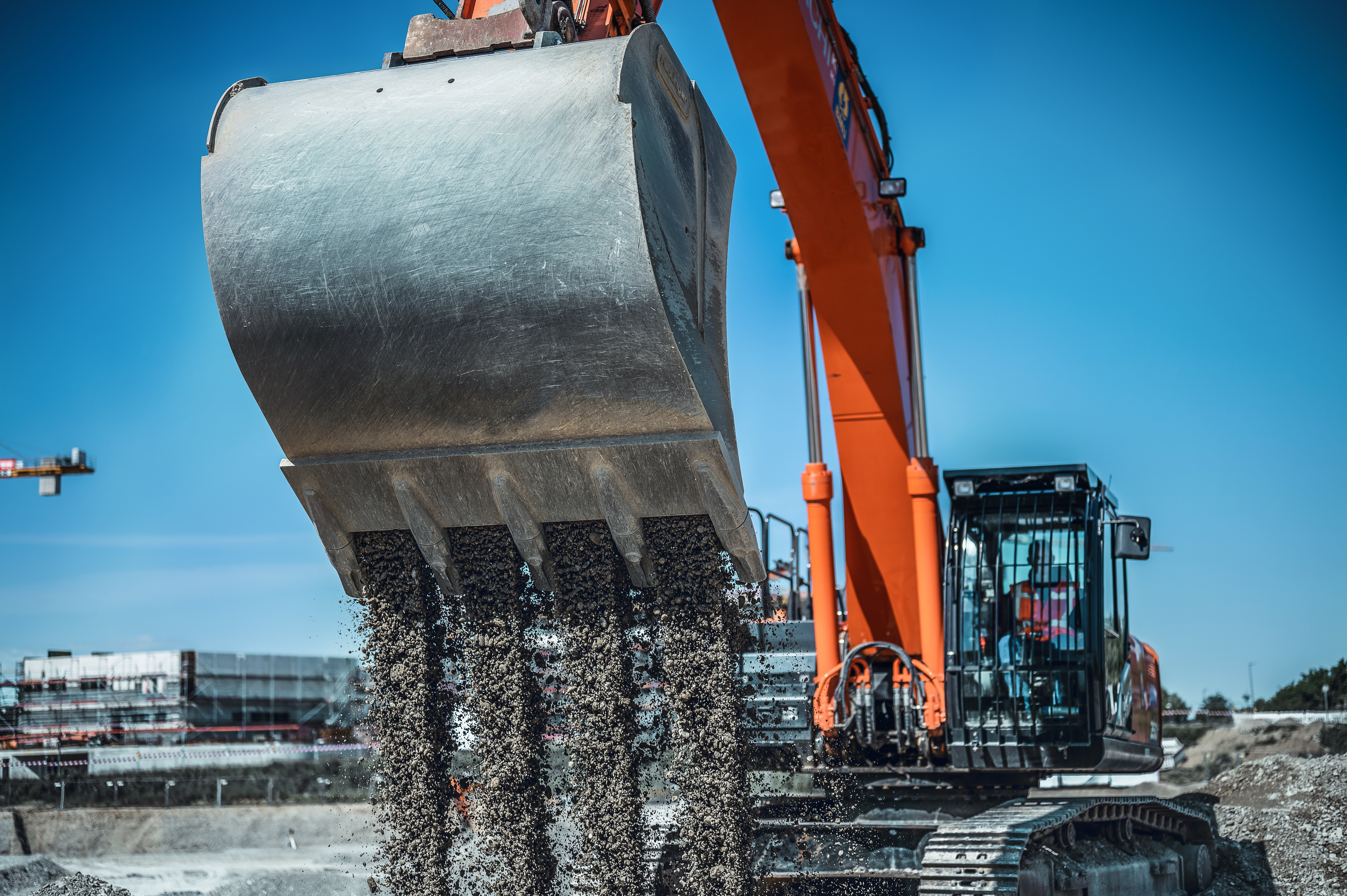 Baugrubenerstellung inklusive Kiesrecycling durch Bauer Resources in Kirchheim bei München