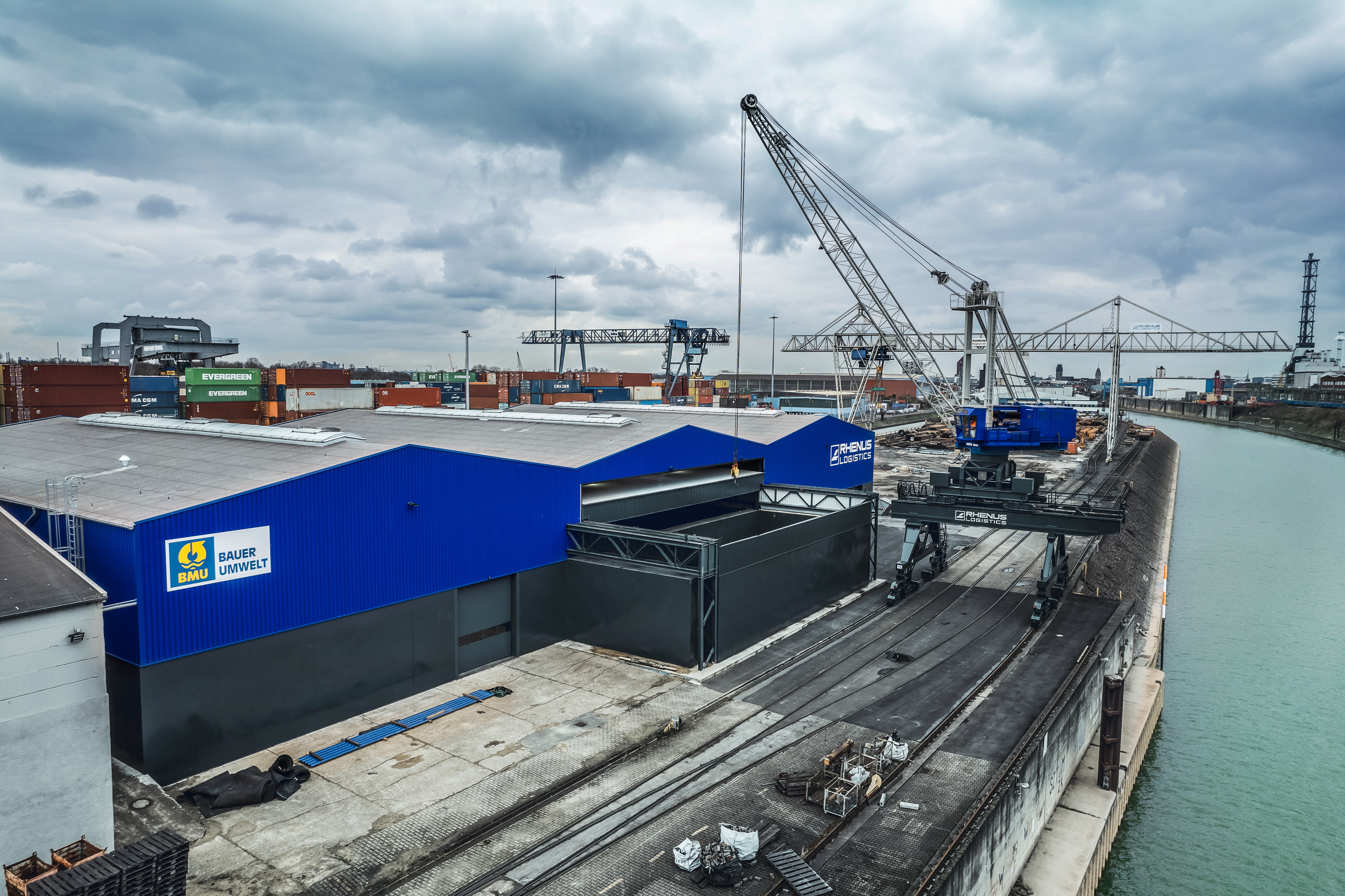 Bodenreinigungszentrum Duisburg ermöglicht trimodalen Umschlag auf Schiff 