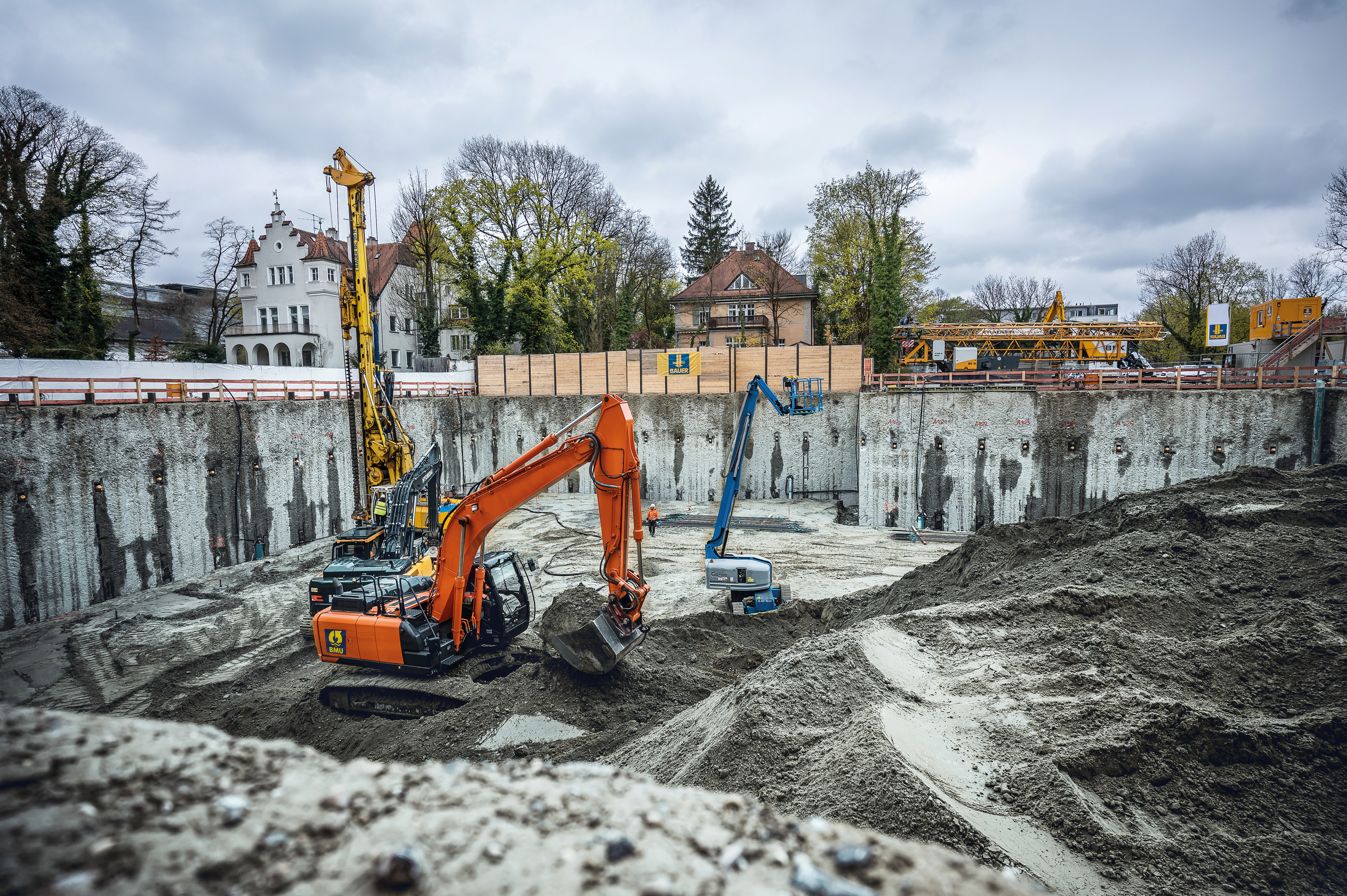 Excavation pit construction with geothermally activated elements by Bauer Resources