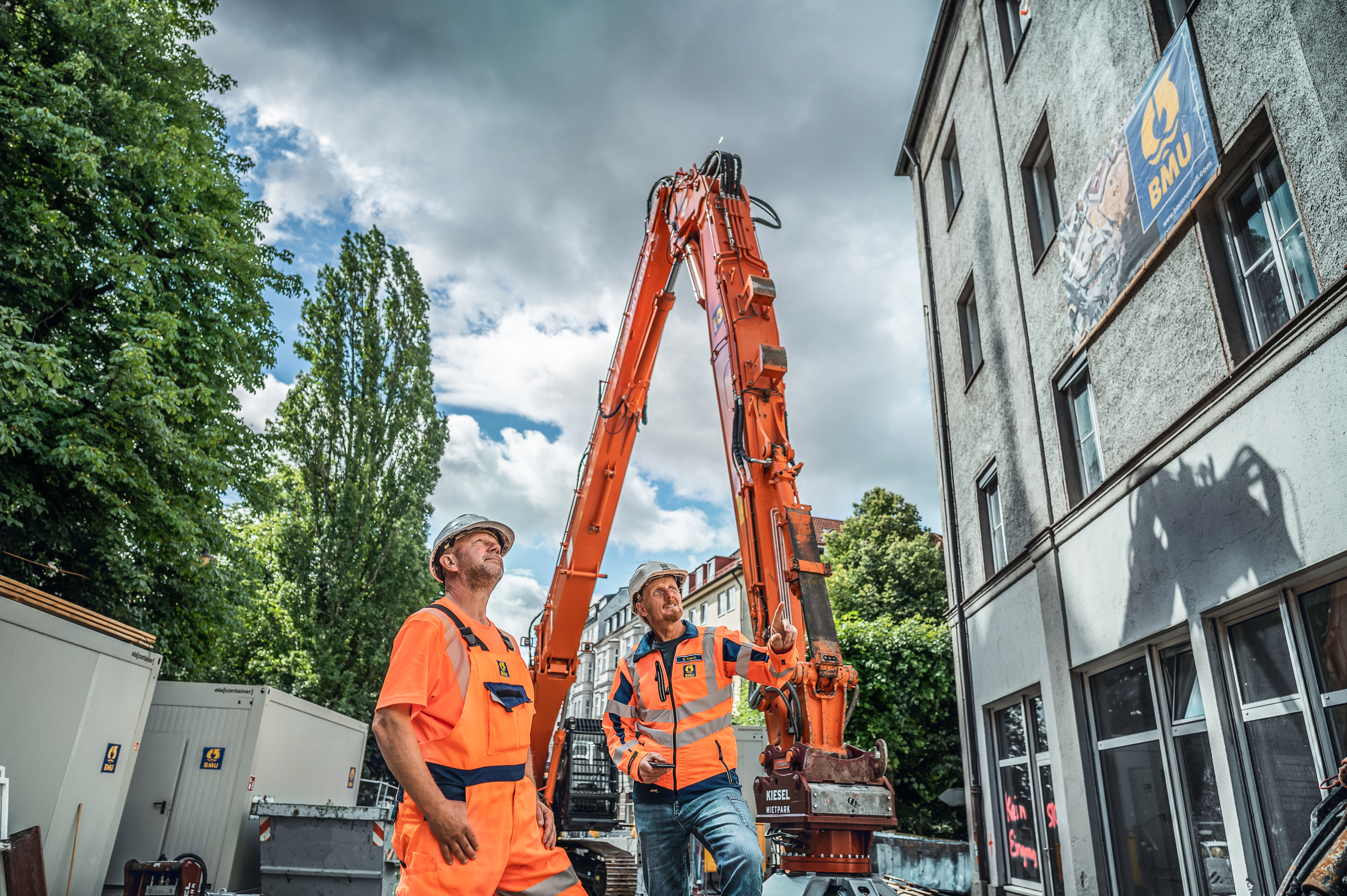 Rückbau von marodem Gebäude durch Bauer Resources in München