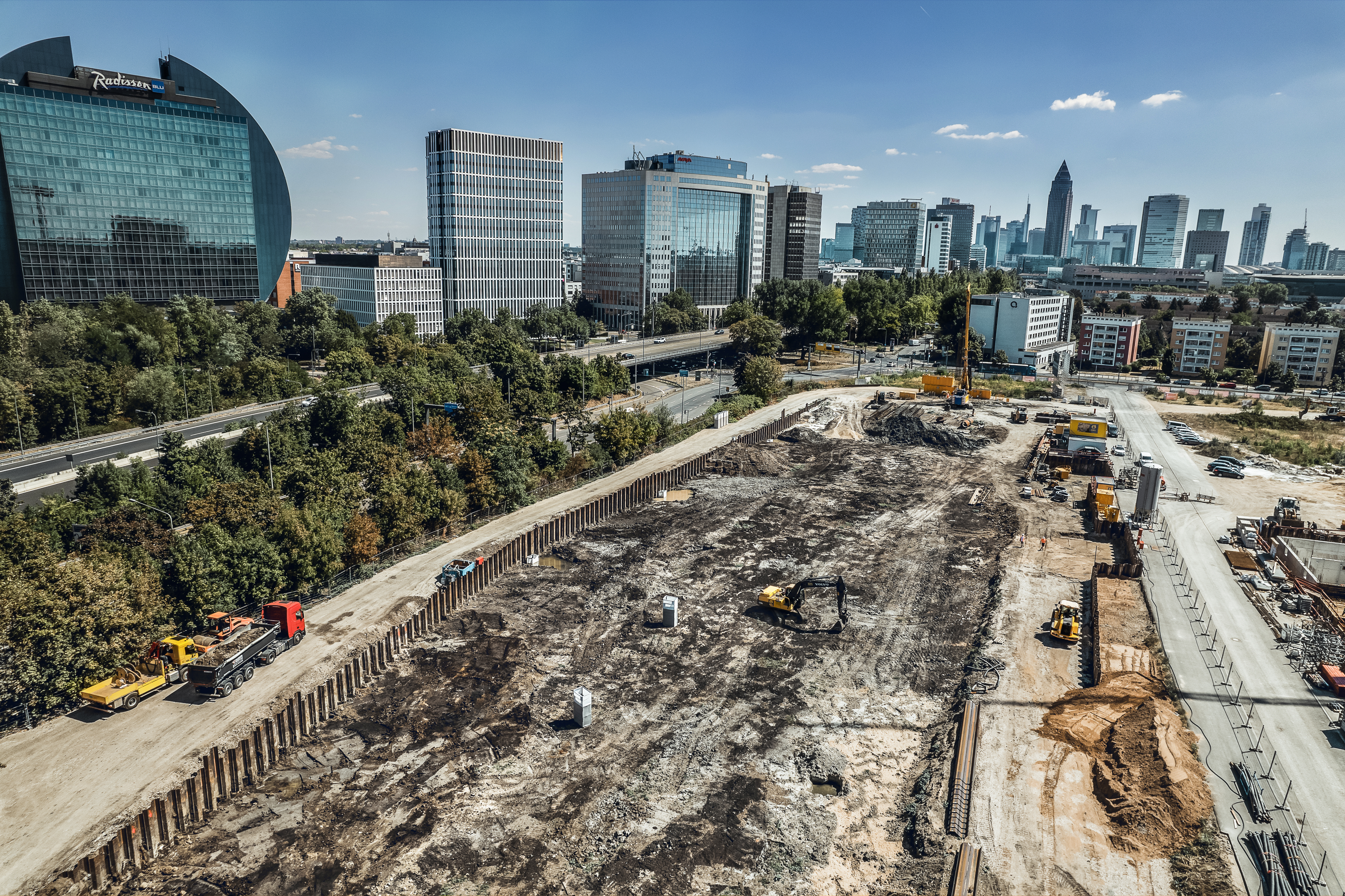 Bauer Resources erstelle eine Baugrube für das Projekt Park Trio auf einem ehemaligen Militärgelände in Frankfurt am Main
