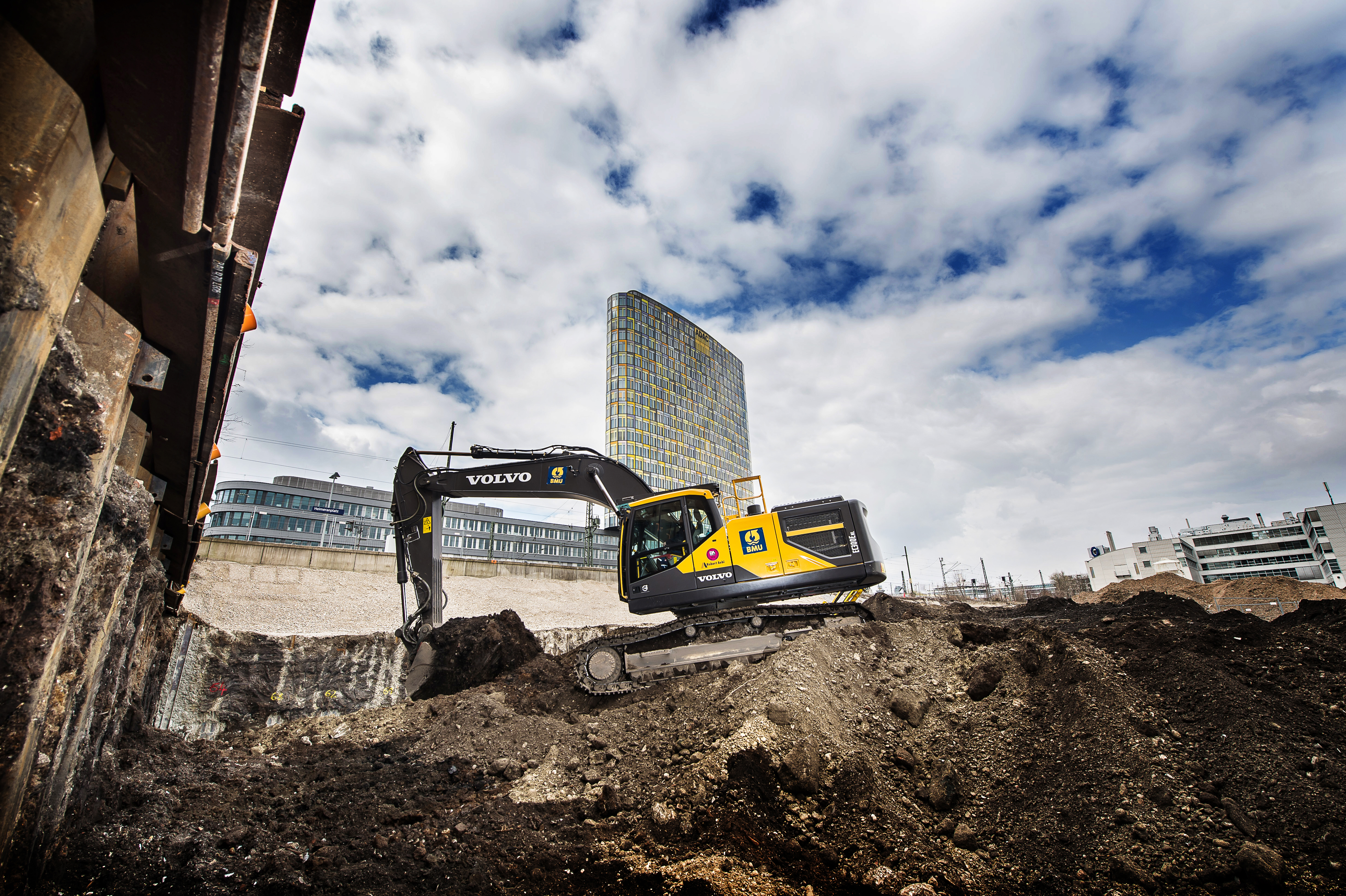 Bauer Resources sanierte einen innerstädtischen Baugrund für den Neubau des TÜV-Bürokomplexes im Münchner Westend