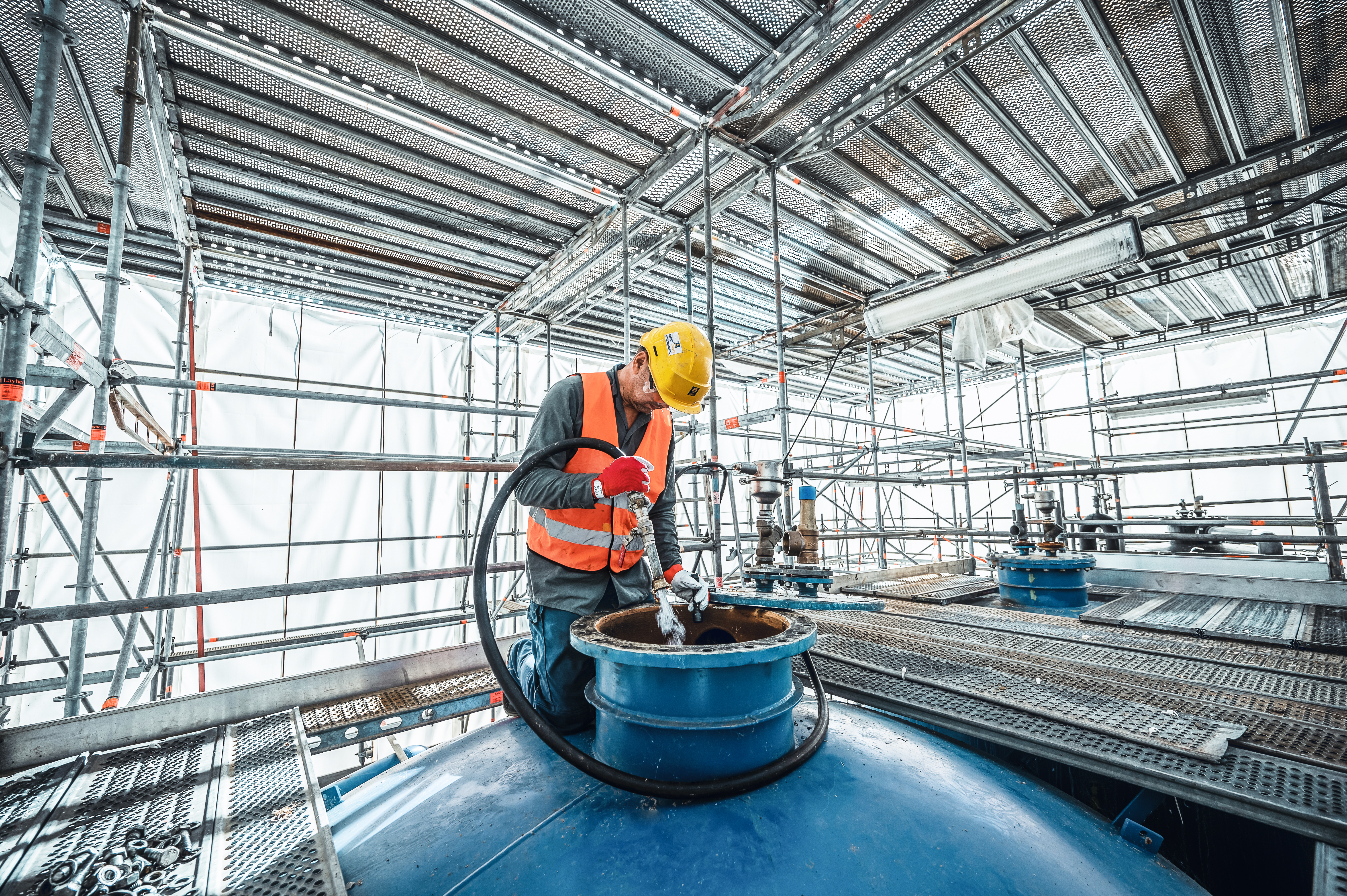Bauer Resources Mitarbeiter von der Grundwasserreinigung