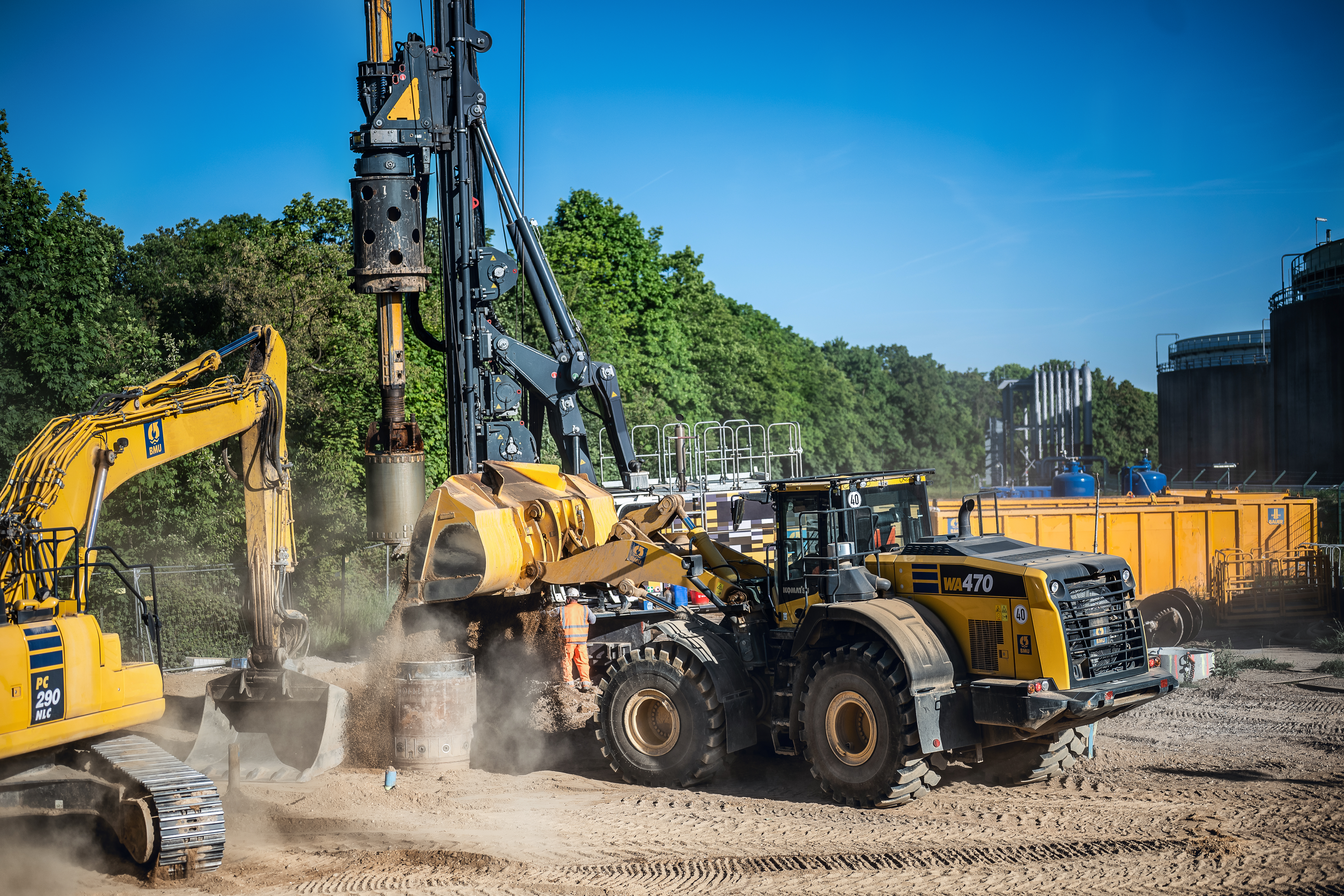 Austauschbohrung von rohölbelastetem Boden durch Bauer Resources nahe Duisburg