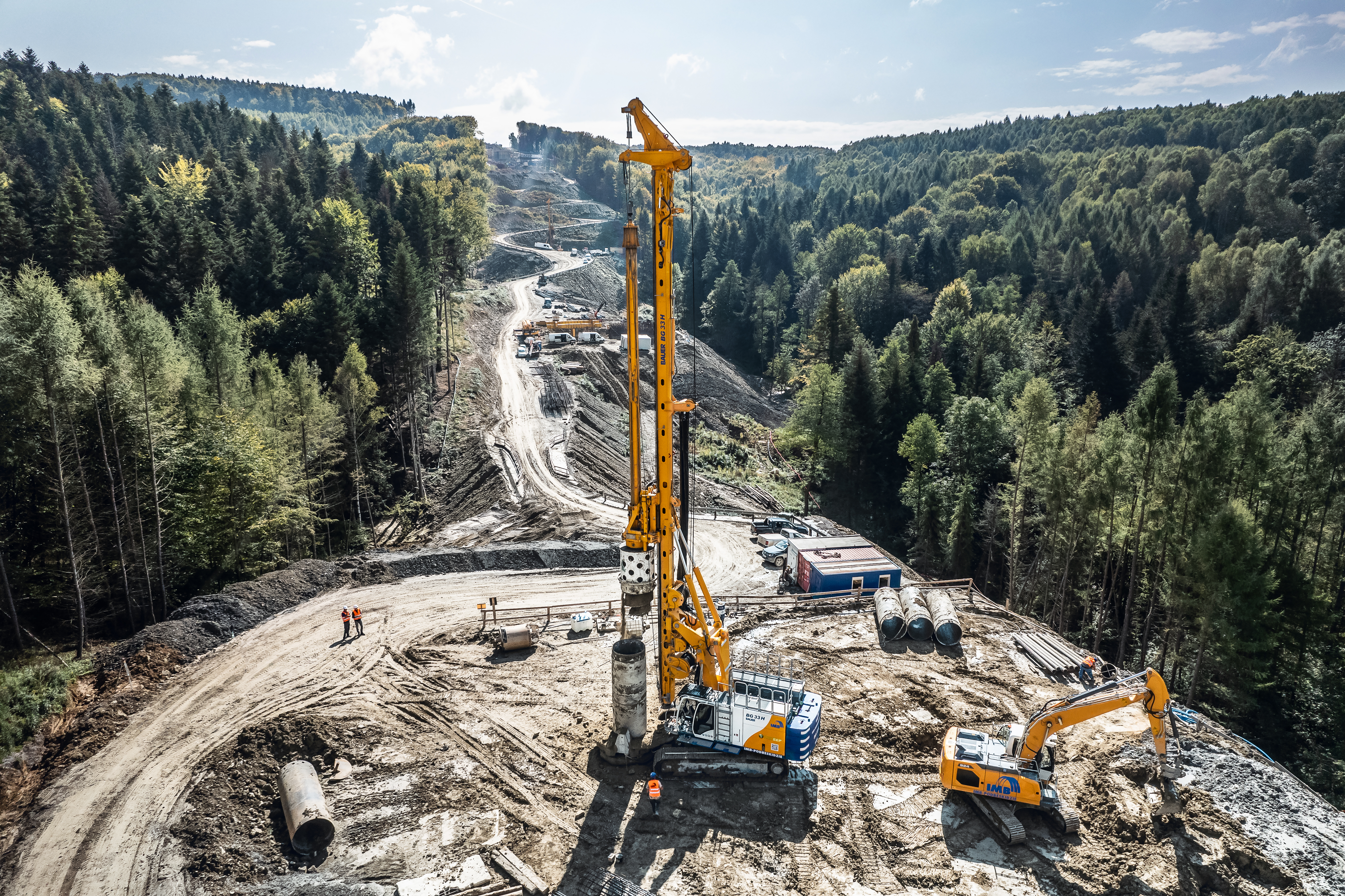 Bauer führt weltweit Bauprojekte durch. Auf dem Foto ist eine Baustelle in Polen zu sehen. 