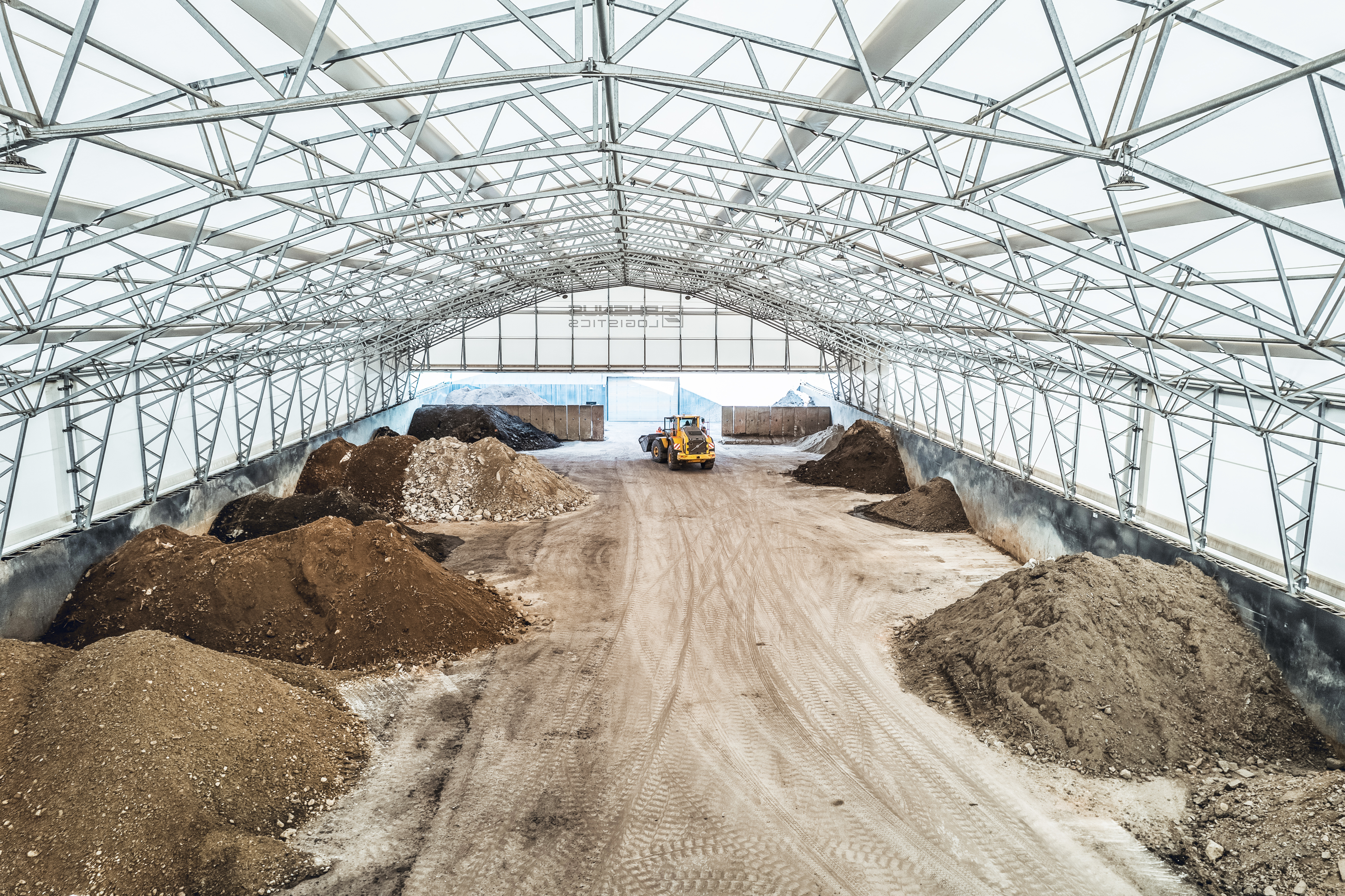 Disposal professionals from Soil Treatment Center Regensburg offer all services from one source