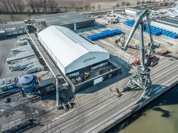 Bodenreinigungszentrum von Bauer Resources mitten im Bayernhafen Regensburg