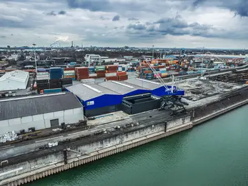 Bodenreinigungszentrum von Bauer Resources mitten im Duisburger Hafen 