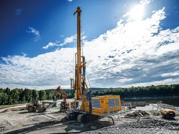 Bauer Spezialtiefbau am Bau eines Hochwasserrückhaltebeckens beteiligt