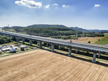 The rehabilitation of 14 bridge piers and caps for the Itztal bridge railway overpass was successfully completed in June 2024.