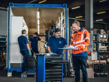Bauer Resources Mitarbeiter bei der Produktion einer Anlage zur Abreinigung von PFAS-belastetem Grundwasser