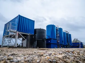 Bauer Resources constructed a customized groundwater treatment plant on a military site in Manching.