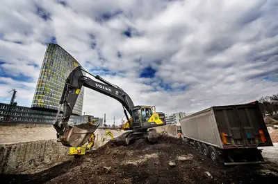 Excavation pit construction including retaining structure by Bauer Resources for the new building of TÜV office complex in Munich