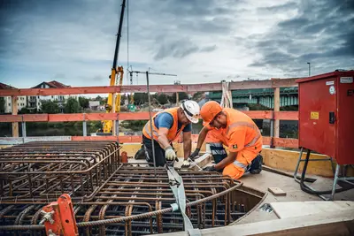 Roughly 7,300 m3 of concrete and approx. 900 t of reinforcement steel will be installed during the shuttering and concrete works.